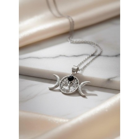 Collar Triple Diosa con Piedra Ónix  en Acero