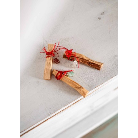 Palo Santo con Pulsera Roja y Mineral