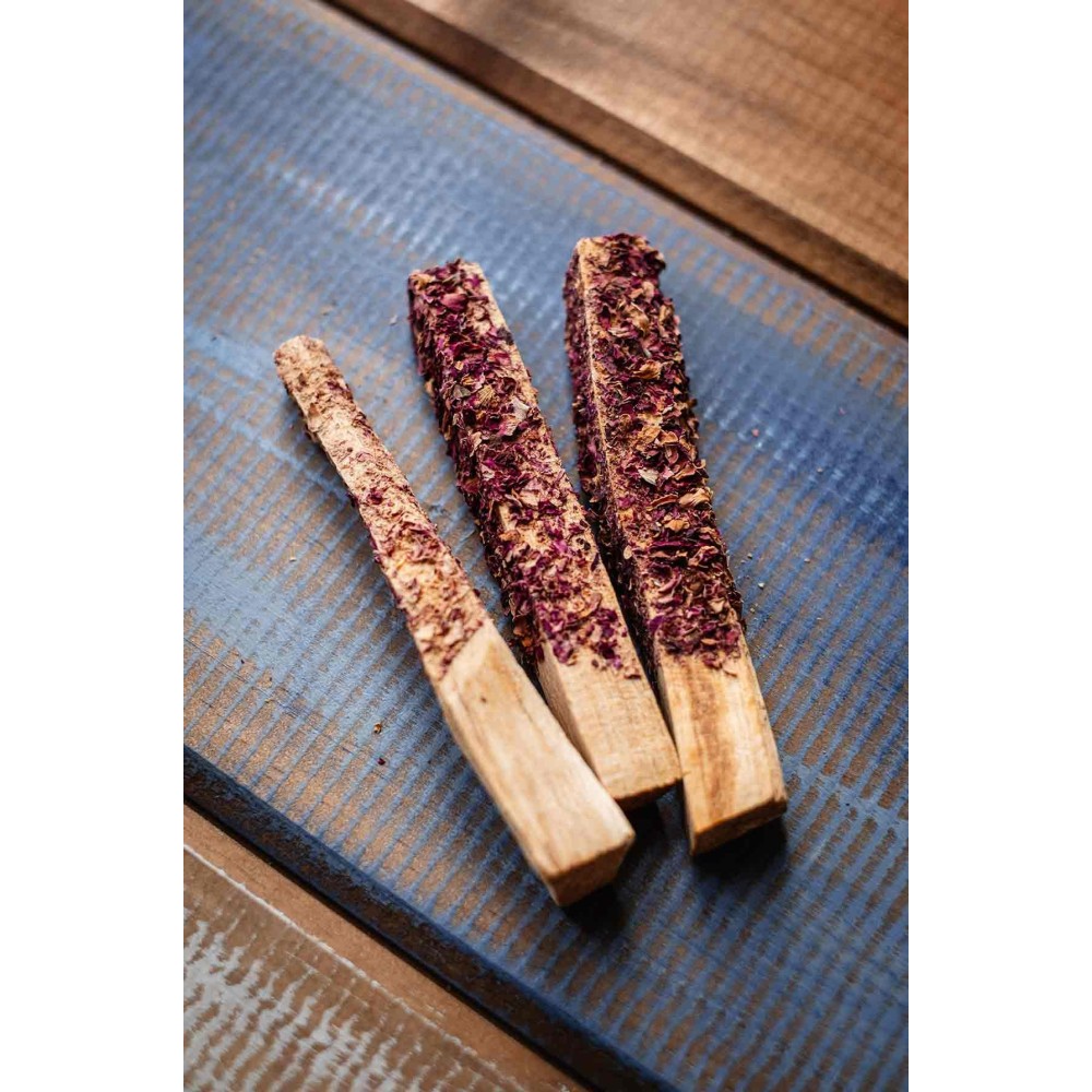 Palo Santo con Pétalos de Rosas