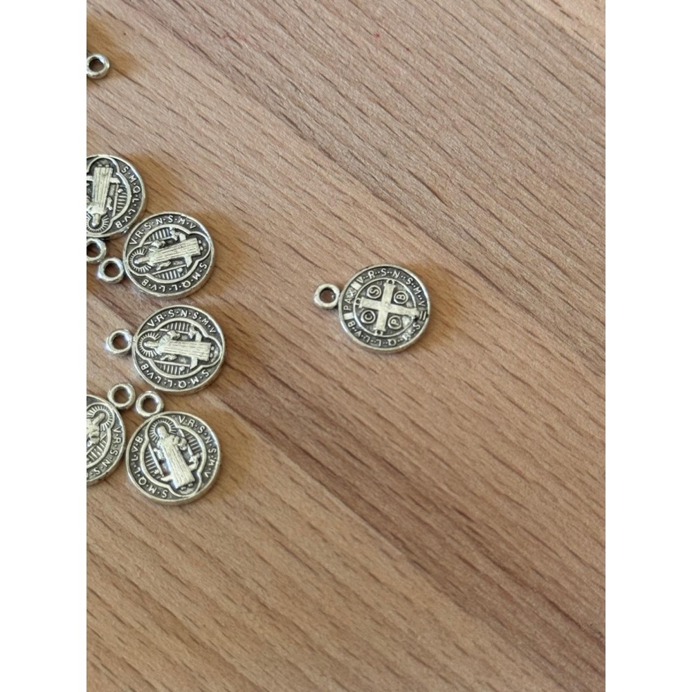 Dijes de metal de 11mm  - San Benito ( doble cara )