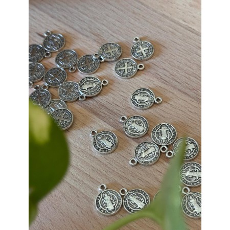 Dijes de metal de 11mm  - San Benito ( doble cara )