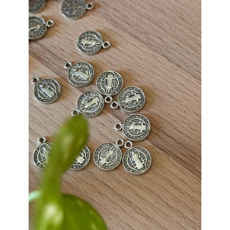 Dijes de metal de 11mm  - San Benito ( doble cara )